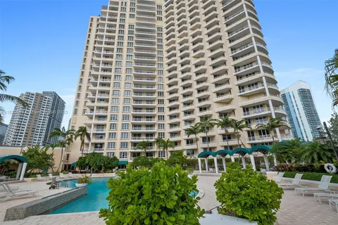 888 Brickell Key Dr # 1006, Miami FL 33131