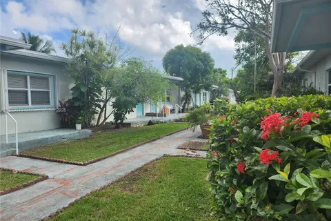 1239 Marseille Dr # 4, Miami Beach FL 33141