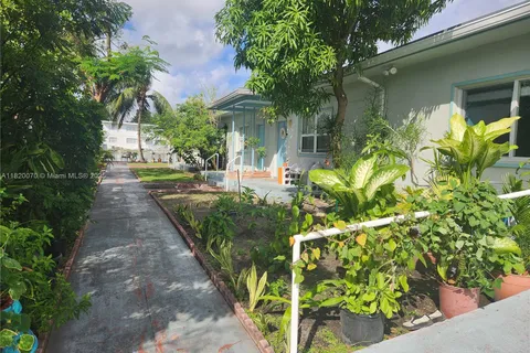 1239 Marseille Dr # 4, Miami Beach FL 33141