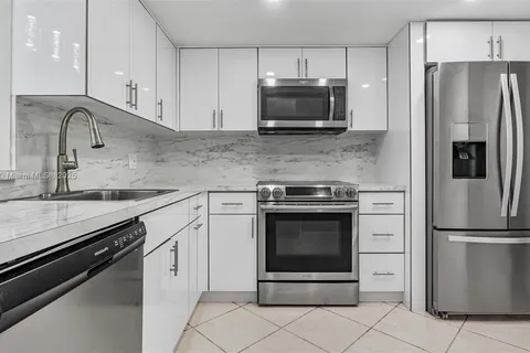 5550 NW 44th St # 205B, Lauderhill FL 33319