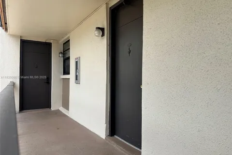 8419 Forest Hills Dr # 302, Coral Springs FL 33065