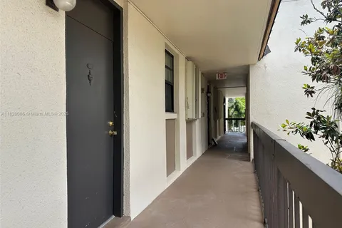 8419 Forest Hills Dr # 302, Coral Springs FL 33065