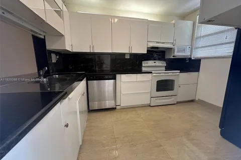 8419 Forest Hills Dr # 302, Coral Springs FL 33065