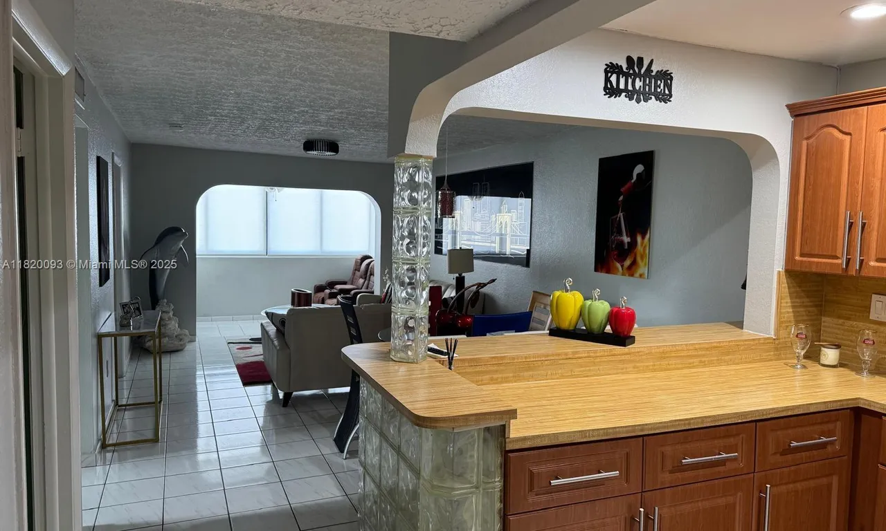 6090 W 18th Ave # 224, Hialeah FL 33012