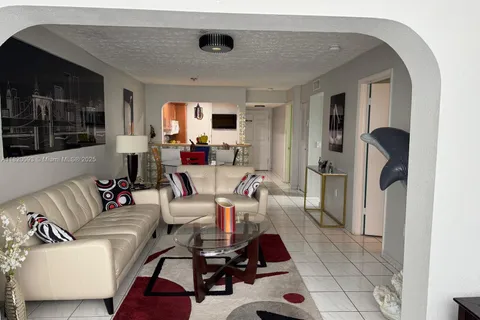 6090 W 18th Ave # 224, Hialeah FL 33012