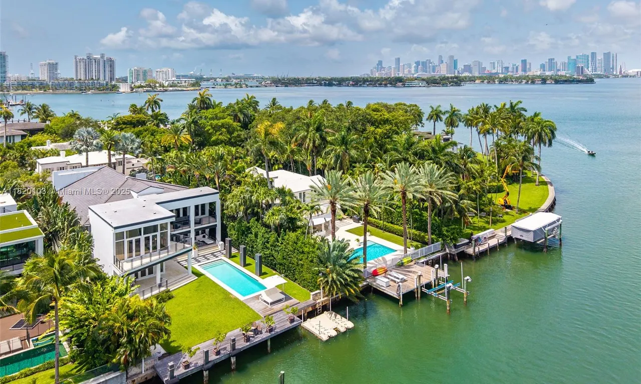 1833 W 24th St, Miami Beach FL 33140