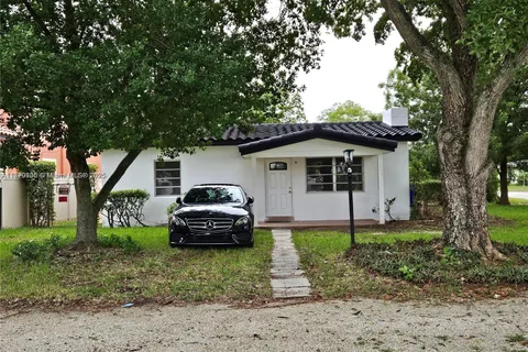 700 NE 7th St, Pompano Beach FL 33060