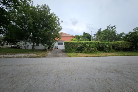 700 NE 7th St, Pompano Beach FL 33060