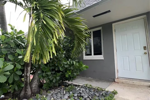 1410 NW 8th Ave, Fort Lauderdale FL 33311