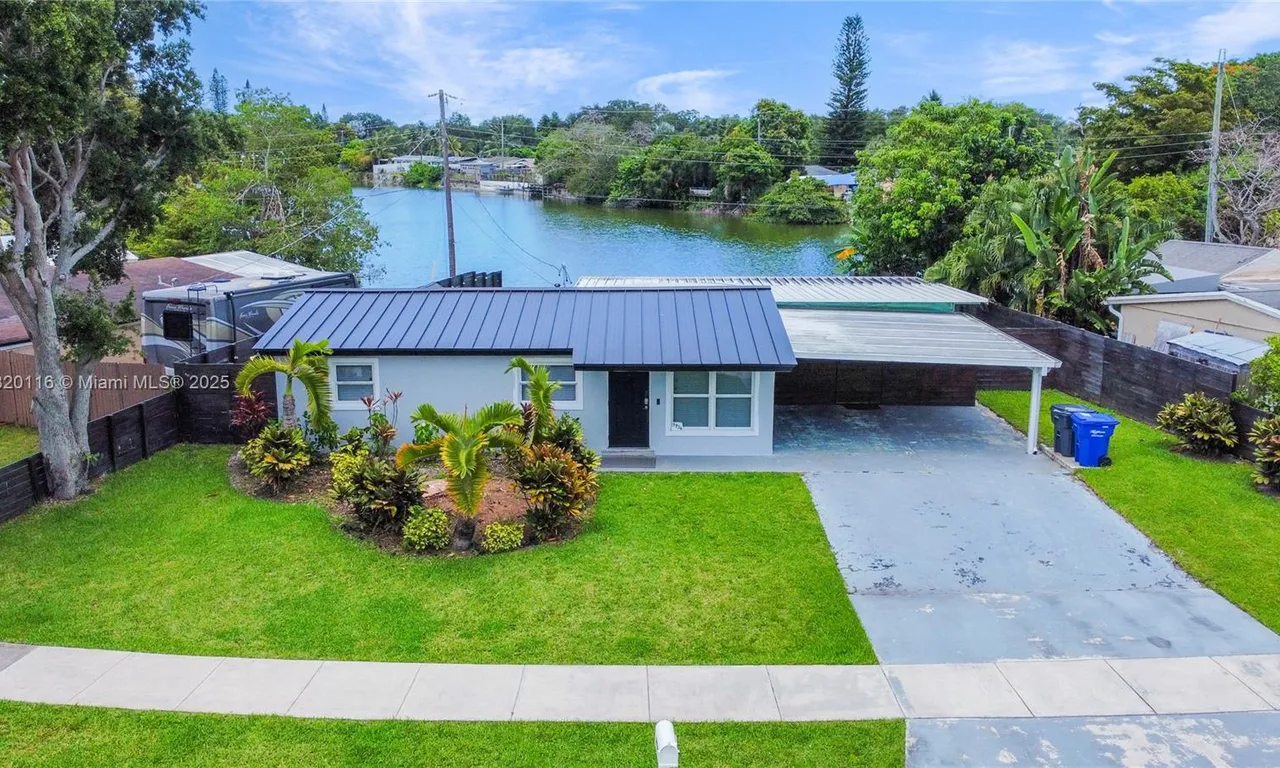 5936 N Farragut Dr, Hollywood FL 33021