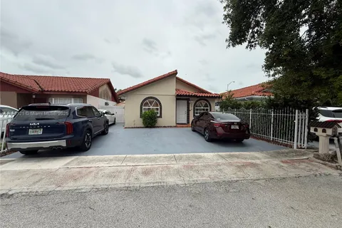 2413 W 73rd Pl, Hialeah FL 33016
