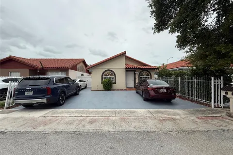 2413 W 73rd Pl, Hialeah FL 33016