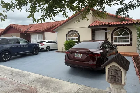 2413 W 73rd Pl, Hialeah FL 33016
