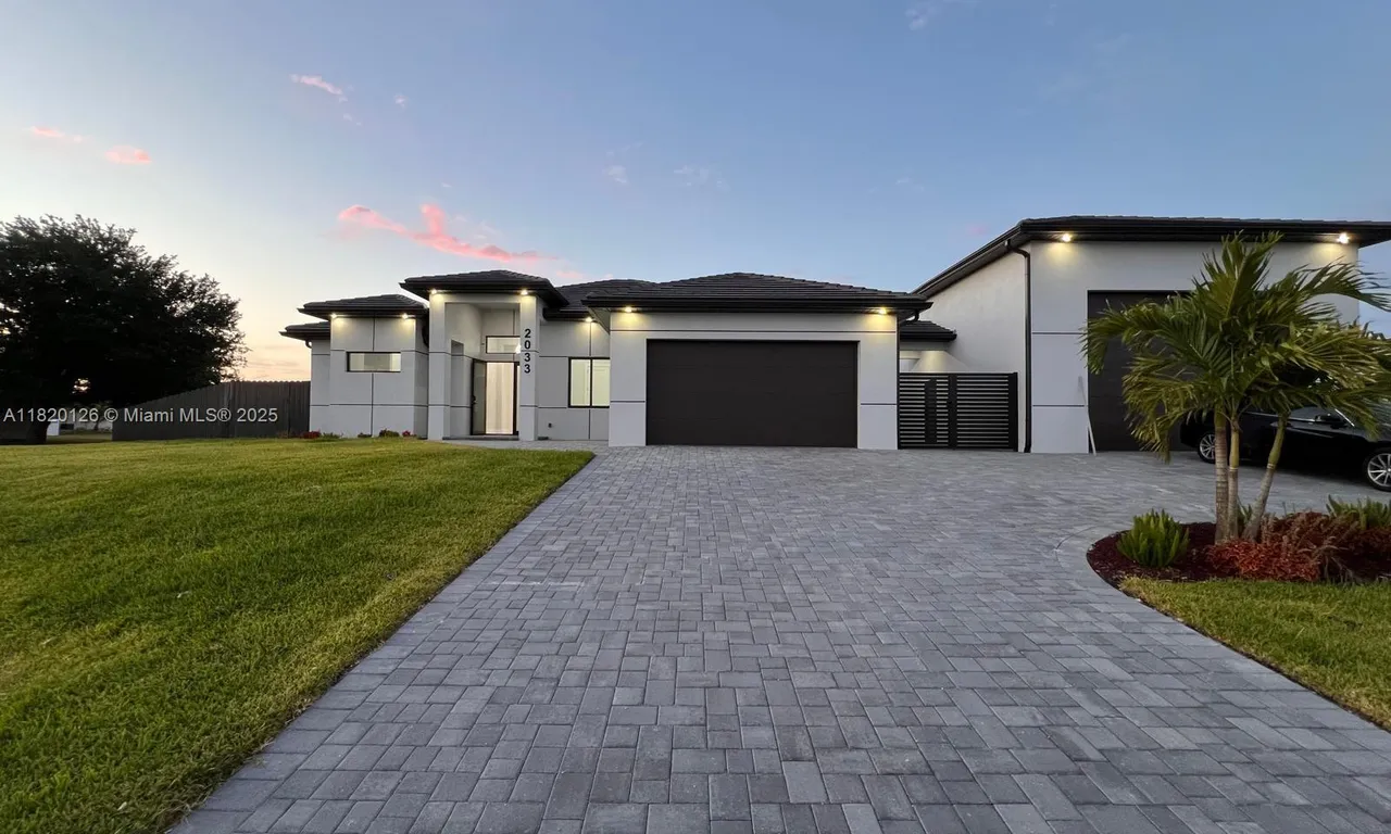 2033 EMBERS PKWY, Cape Coral FL 33993