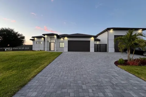 2033 EMBERS PKWY, Cape Coral FL 33993