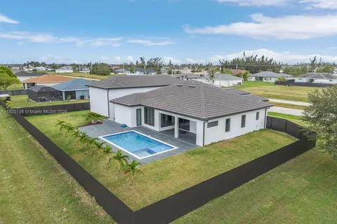 2033 EMBERS PKWY, Cape Coral FL 33993