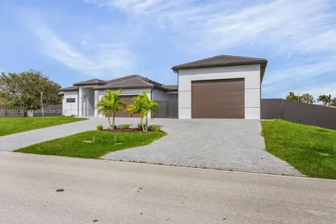 2033 EMBERS PKWY, Cape Coral FL 33993