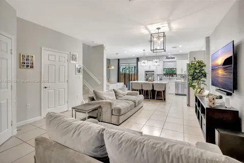 18410 NW 91st Ct, Hialeah FL 33018