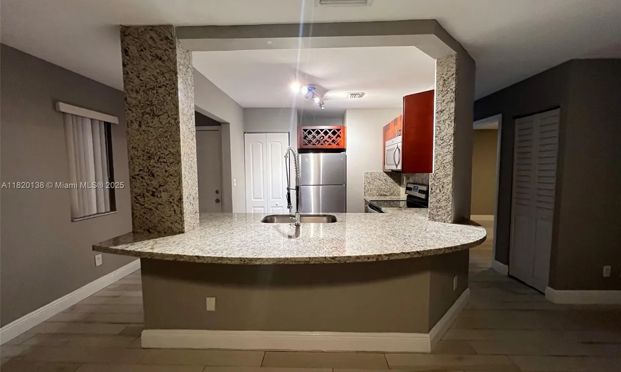3421 NW 44th St # 104, Oakland Park FL 33309