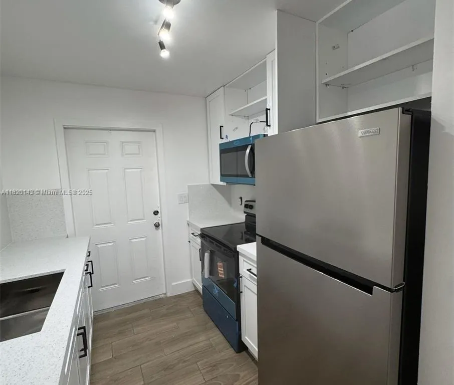 617 NW 3rd Ave # B, Hallandale Beach FL 33009