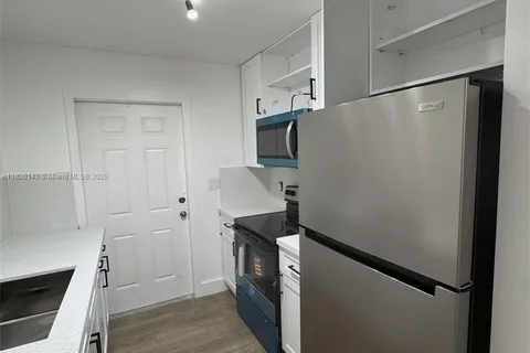 617 NW 3rd Ave # B, Hallandale Beach FL 33009