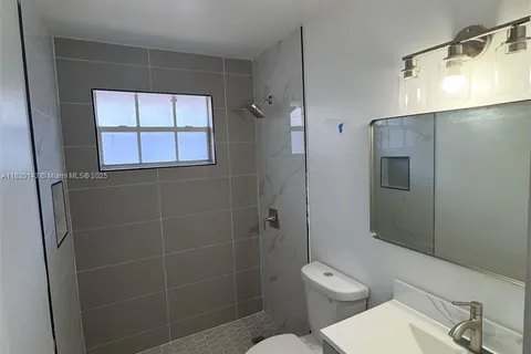 617 NW 3rd Ave # B, Hallandale Beach FL 33009