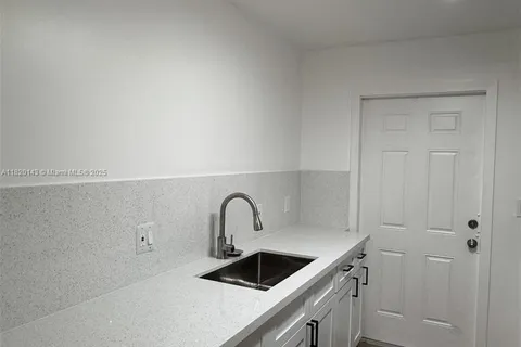 617 NW 3rd Ave # B, Hallandale Beach FL 33009