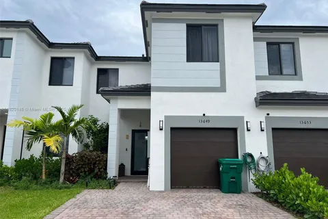 13649 SW 157th Pl, Miami FL 33196