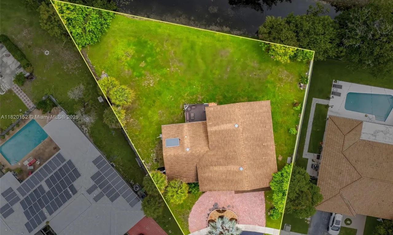 16530 Royal Poinciana Ct, Weston FL 33326