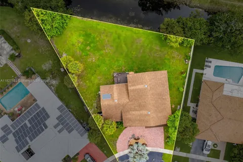 16530 Royal Poinciana Ct, Weston FL 33326