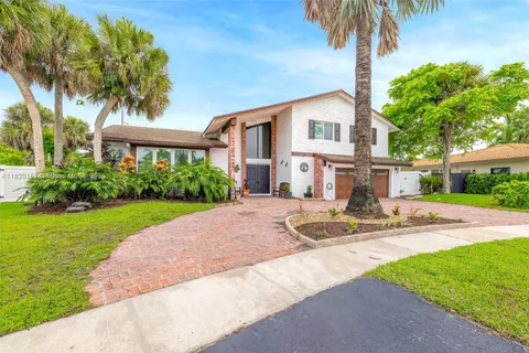 16530 Royal Poinciana Ct, Weston FL 33326