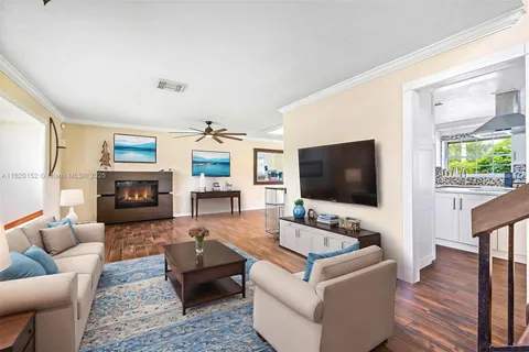 16530 Royal Poinciana Ct, Weston FL 33326