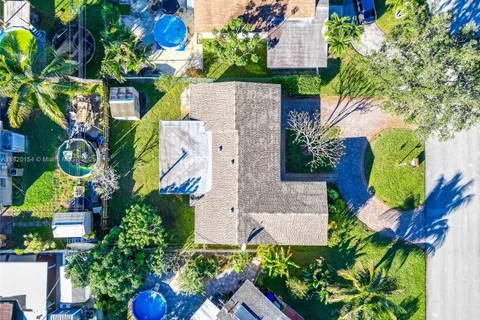 8430 NW 15th Ct, Pembroke Pines FL 33024