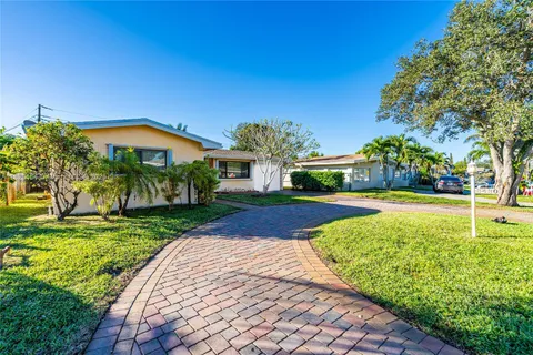 8430 NW 15th Ct, Pembroke Pines FL 33024