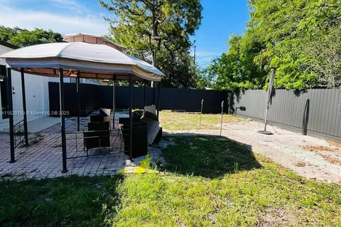 872 NW 16th Ter, Fort Lauderdale FL 33311