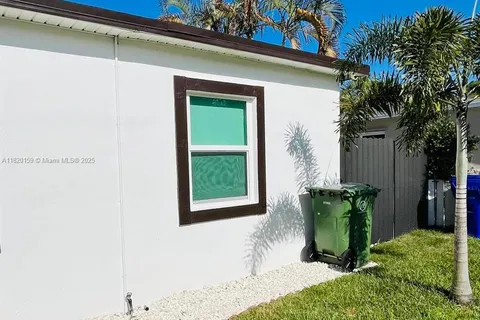 872 NW 16th Ter, Fort Lauderdale FL 33311