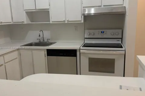 4760 NW 102nd Ave # 12, Doral FL 33178