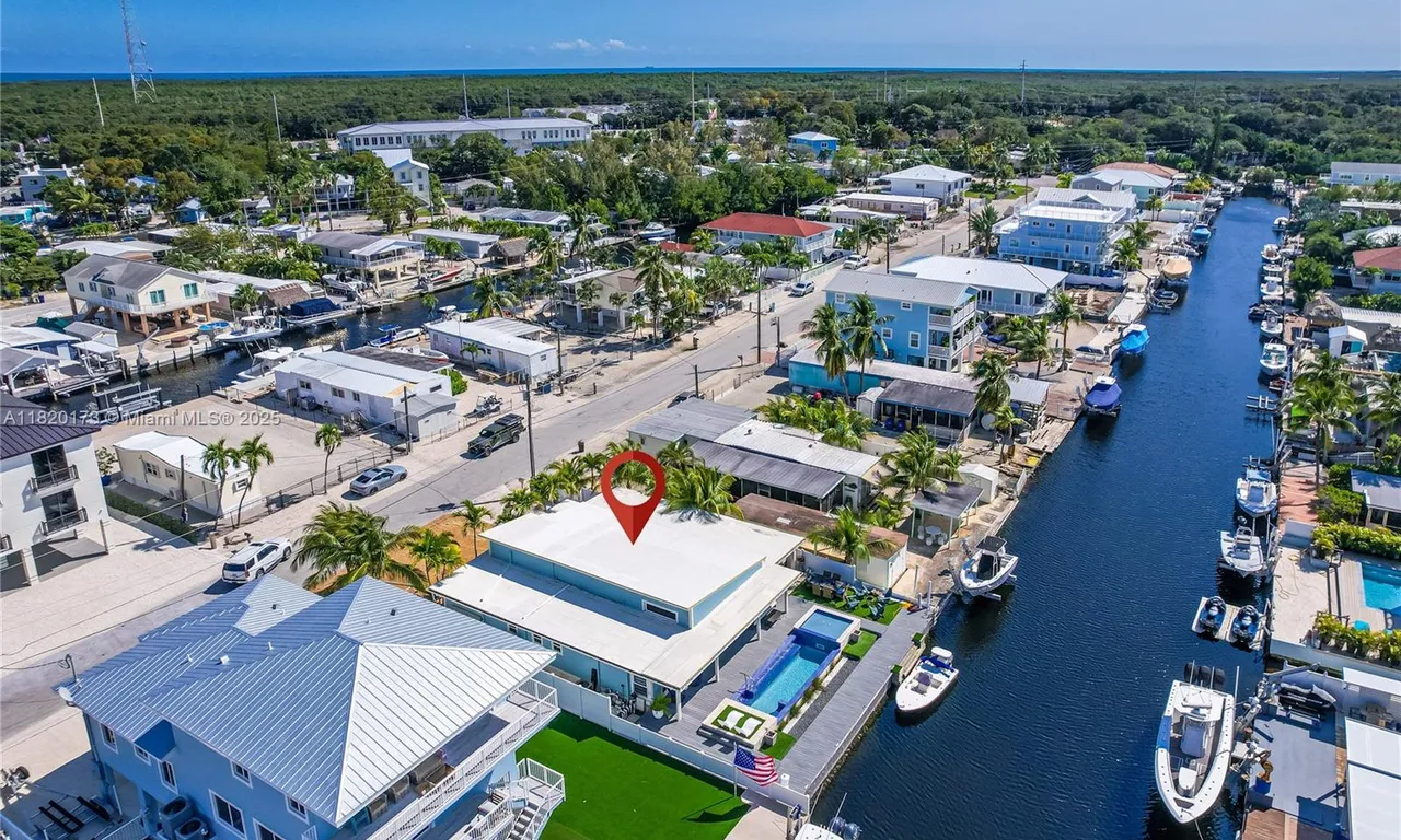 250 Lower Matecumbe Rd, Key Largo FL 33037