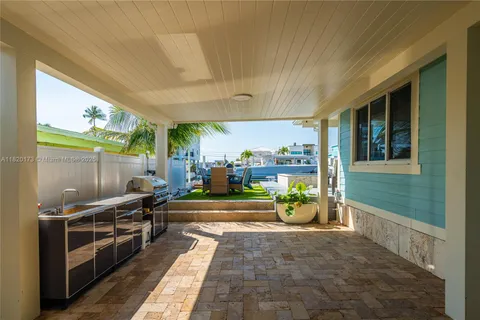 250 Lower Matecumbe Rd, Key Largo FL 33037