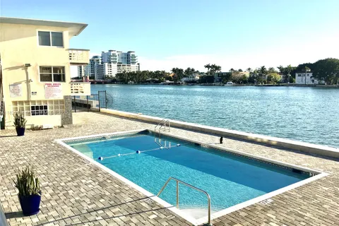 6484 Indian Creek Dr # 115, Miami Beach FL 33141