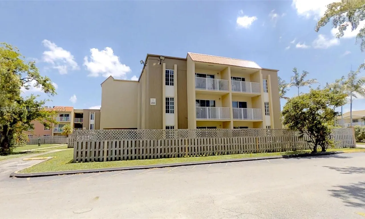 4800 NW 79 # 106, Doral FL 33166