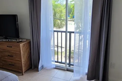 8425 NE Harding Ave # 9, Miami Beach FL 33141