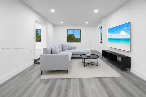 13885 NW 5th Ave, North Miami FL 33168