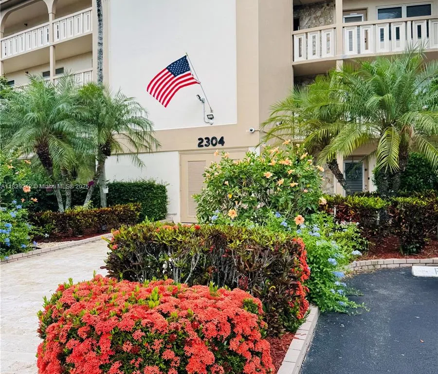 2304 Lucaya Ln # J1, Coconut Creek FL 33066