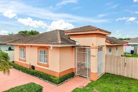19730 NW 78th Path, Hialeah FL 33015