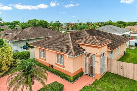 19730 NW 78th Path, Hialeah FL 33015