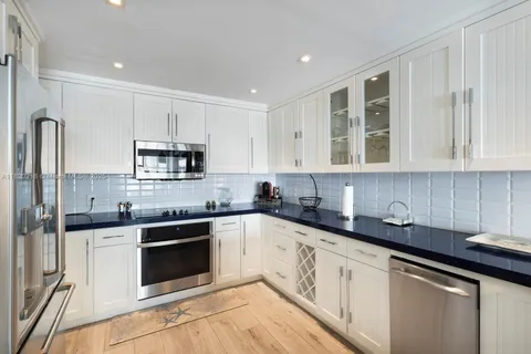 300 Sunrise Dr # 1C, Key Biscayne FL 33149