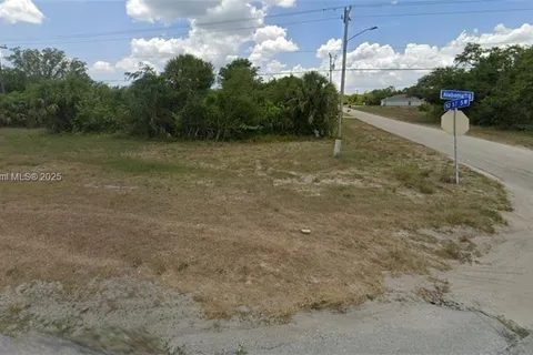2500 52nd St SW, Lehigh Acres FL 33976