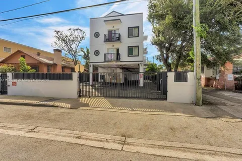 948 SW 3rd St # 201, Miami FL 33130