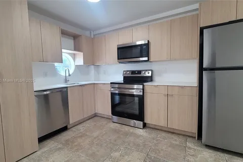 948 SW 3rd St # 201, Miami FL 33130